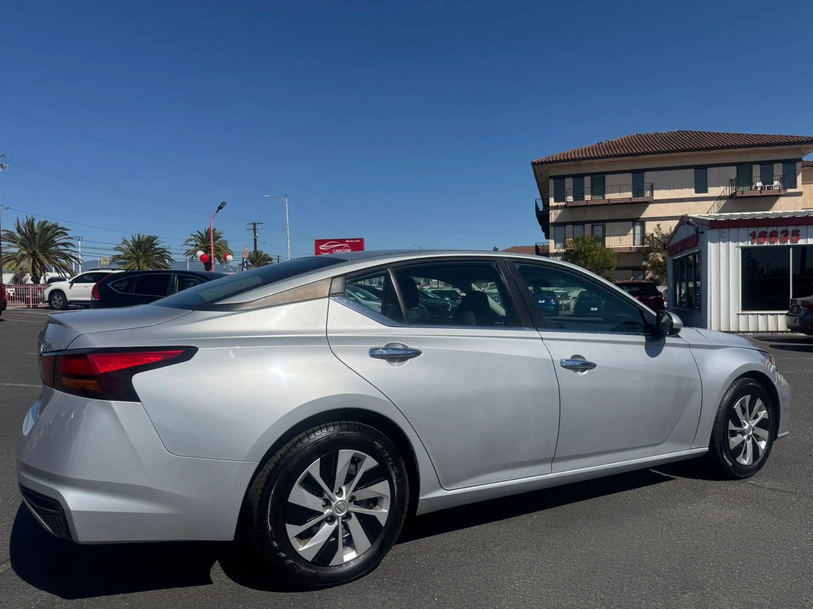 Used 2024 Nissan Altima 2.5 S FWD image 10