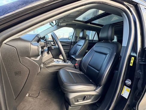 Used 2024 Ford Explorer XLT w/ Equipment Group 202A image 23