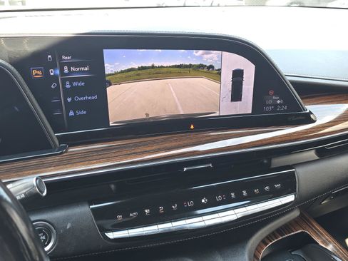 Used 2023 Cadillac Escalade Premium Luxury RWD image 31
