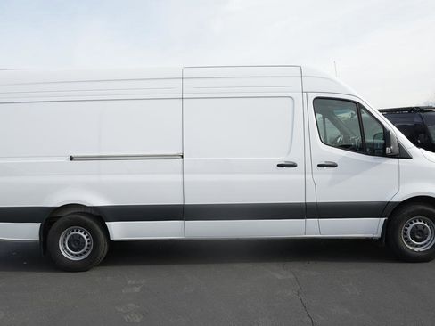 Used 2025 Mercedes-Benz Sprinter 2500 image 5