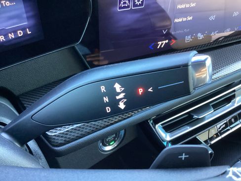 Used 2025 Chevrolet Traverse High Country image 28