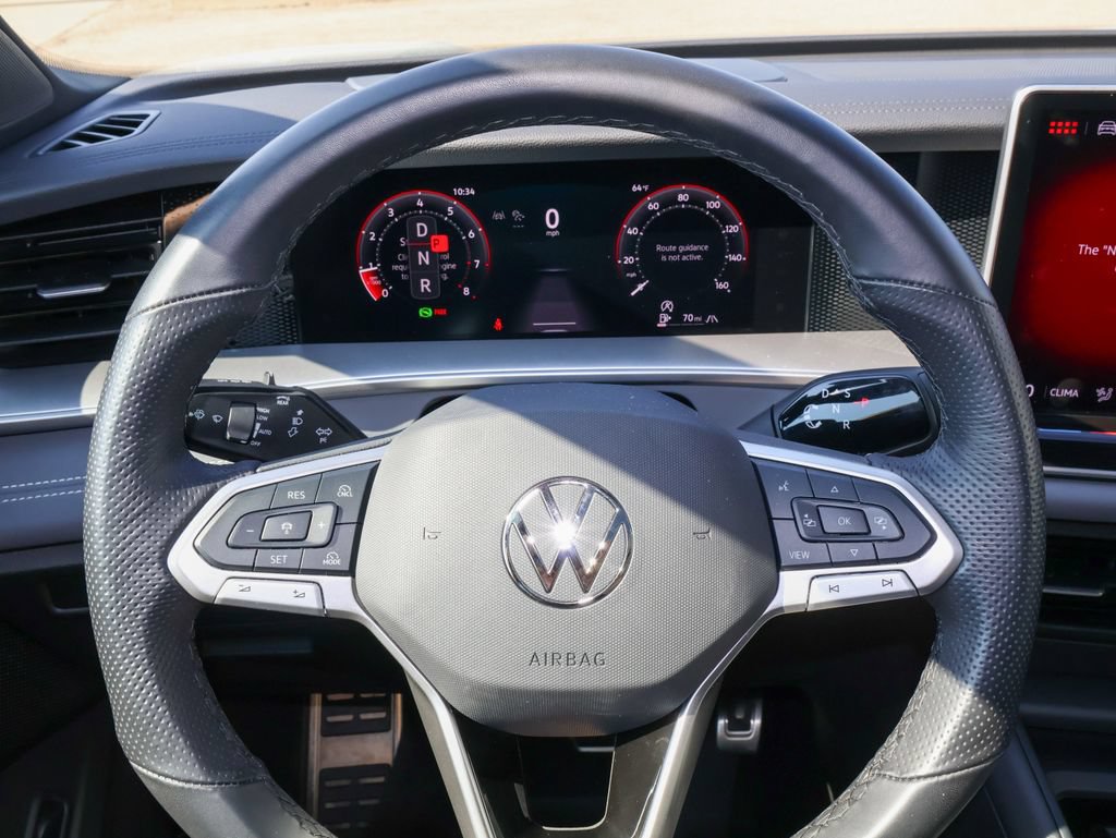 Certified 2025 Volkswagen Tiguan SE R-Line AWD/4WD image 22
