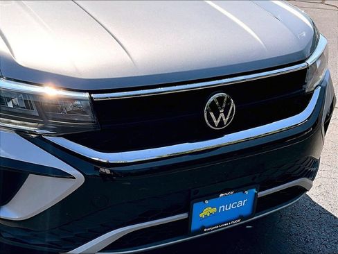 Used 2023 Volkswagen Taos SE w/ Panoramic Sunroof Package AWD/4WD image 32
