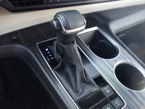 Used 2024 Toyota Sienna Platinum image 13