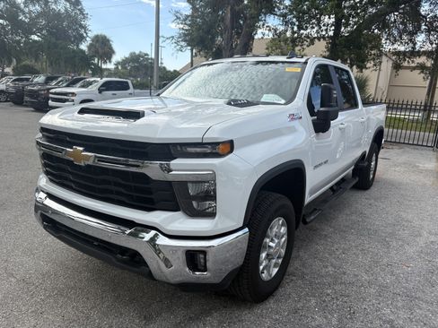 Used 2025 Chevrolet Silverado 2500 LT w/ All Star Edition AWD/4WD image 3