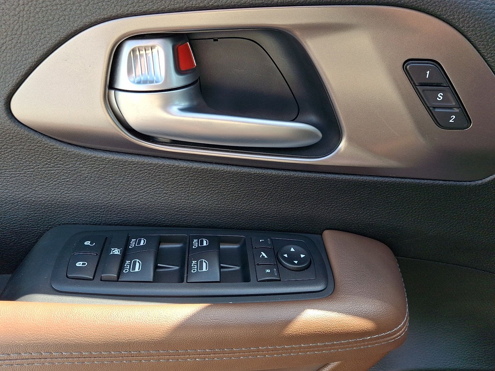Used 2018 Chrysler Pacifica Limited FWD image 14