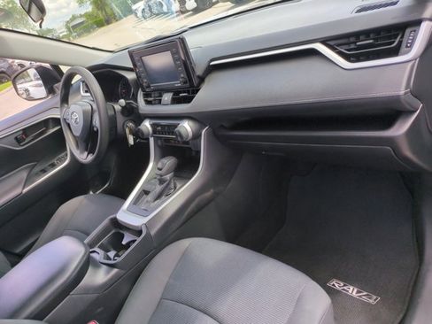 Used 2021 Toyota RAV4 LE image 20