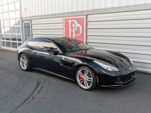 Used 2018 Ferrari GTC4Lusso T image 50