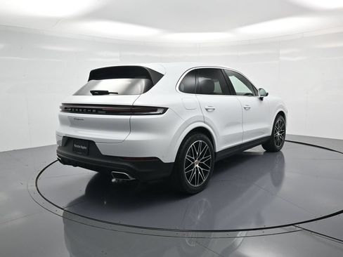 Certified 2026 Porsche Cayenne AWD/4WD image 30