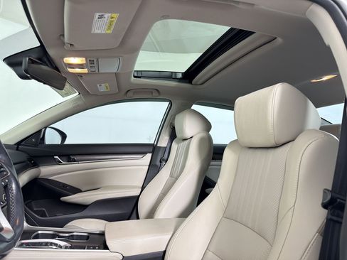 Used 2020 Honda Accord Touring image 12