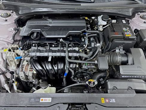 Used 2025 Hyundai Elantra SEL FWD image 31
