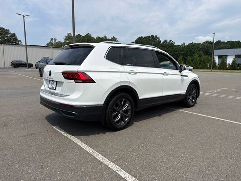 Used 2023 Volkswagen Tiguan SE w/ Panoramic Sunroof Package FWD image 8