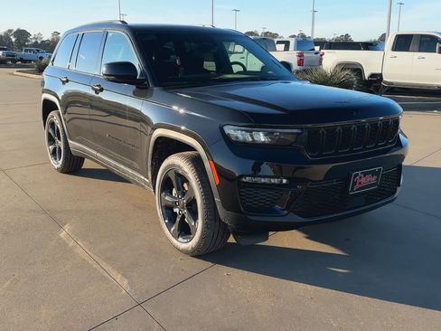 New 2025 Jeep Grand Cherokee Limited w/ Black Appearance Package RWD image 3