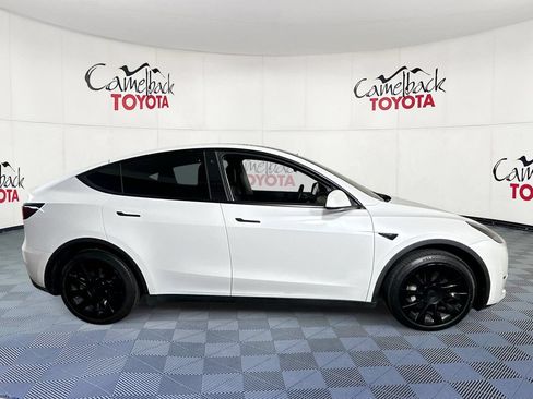 Used 2022 Tesla Model Y Long Range AWD/4WD image 8