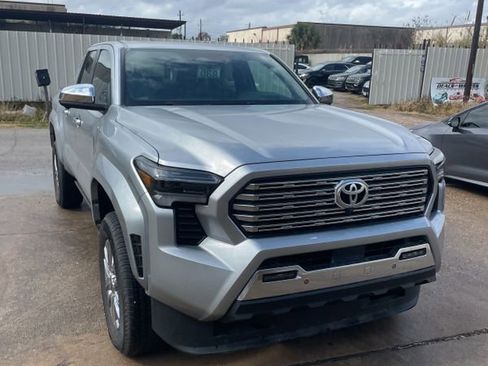 Used 2025 Toyota Tacoma Limited image 11