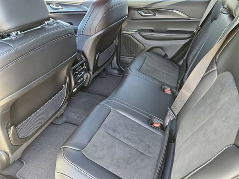 New 2025 Jeep Grand Cherokee Altitude image 30