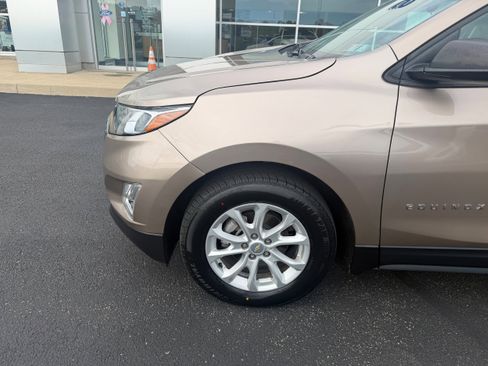 Used 2018 Chevrolet Equinox LS FWD image 11