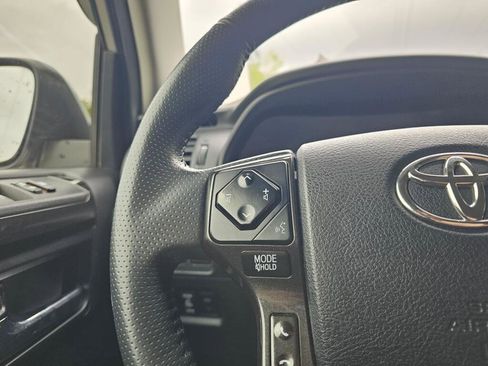 Used 2020 Toyota 4Runner TRD Off-Road Premium AWD/4WD image 32