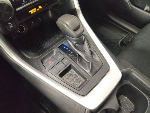 Used 2019 Toyota RAV4 LE FWD image 26
