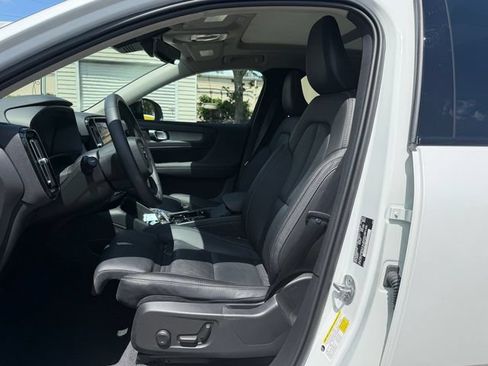Certified 2024 Volvo XC40 B5 Ultimate w/ Protection Package Premier AWD/4WD image 12
