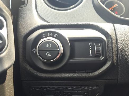 Used 2025 Jeep Gladiator Sport AWD/4WD image 12