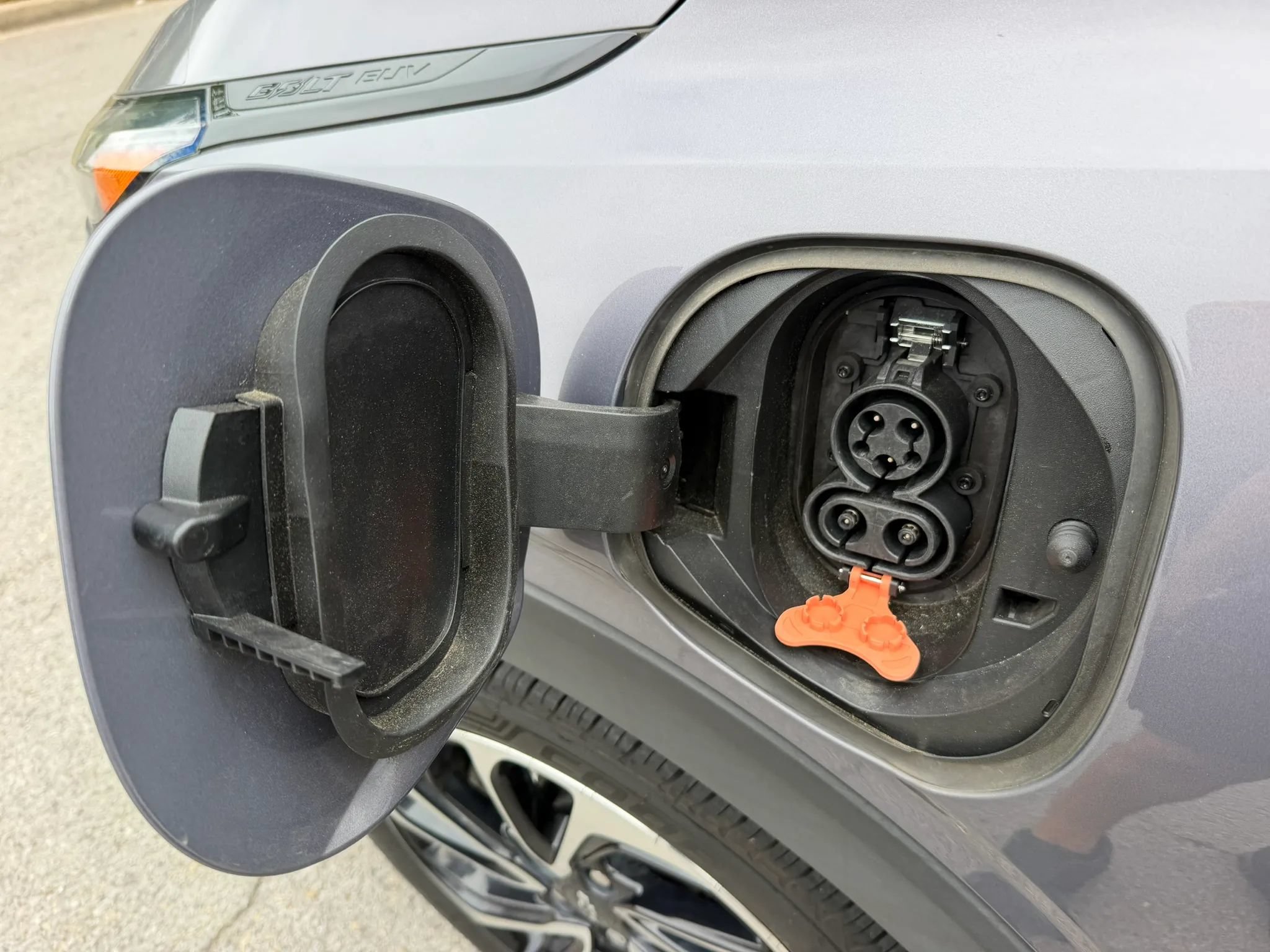 Used 2022 Chevrolet Bolt EUV Premier w/ Sun & Sound Package FWD image 3