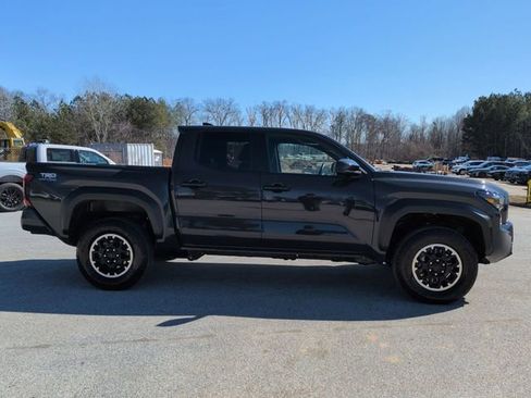 Used 2025 Toyota Tacoma TRD Off-Road image 3