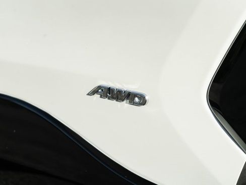 Used 2024 Toyota RAV4 SE image 17