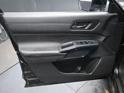Used 2025 Nissan Pathfinder SV FWD image 16
