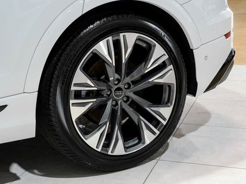 Used 2024 Audi Q8 Prestige image 50