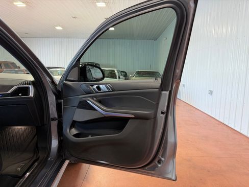 Used 2024 BMW X7 xDrive40i w/ M Sport Package AWD/4WD image 26