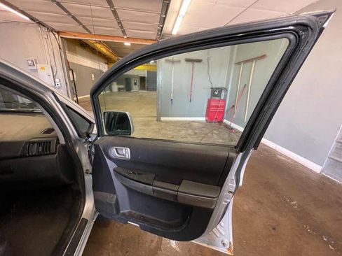 Used 2004 Mitsubishi Endeavor Limited image 30