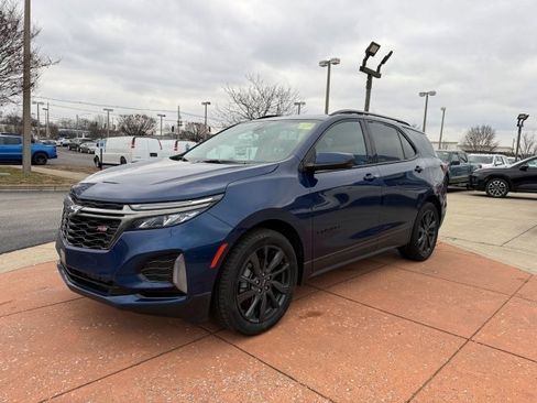 Used 2023 Chevrolet Equinox RS image 3