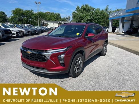 Used 2024 Chevrolet Trax LT FWD image 4