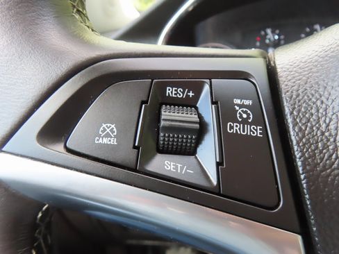 Used 2022 Buick Encore Preferred image 19