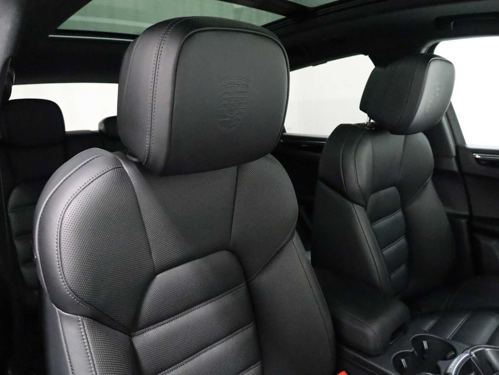 Used 2026 Porsche Macan AWD/4WD image 22