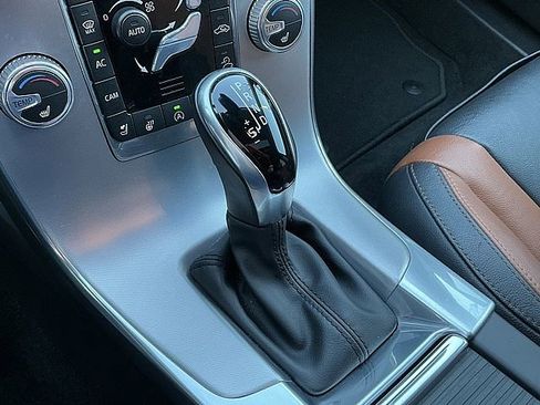 Used 2017 Volvo V60 T5 Cross Country w/ Climate Package image 25