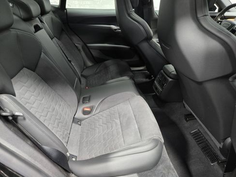 Used 2022 Audi e-tron GT Premium Plus image 47