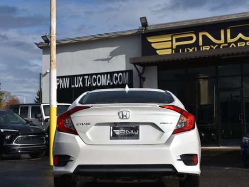 Used 2017 Honda Civic Touring image 10