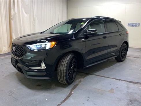 Used 2020 Ford Edge ST-Line w/ Cold Weather Package image 7