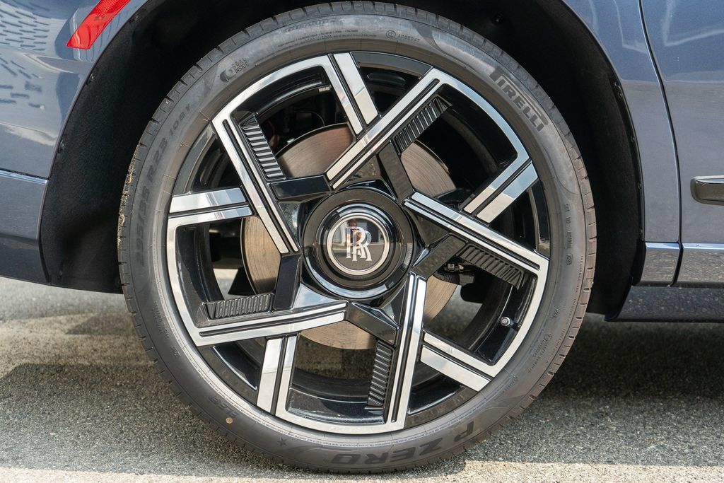 New 2027 Rolls-Royce Cullinan Black Badge AWD/4WD image 29