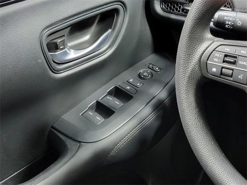 Certified 2025 Honda HR-V LX image 25