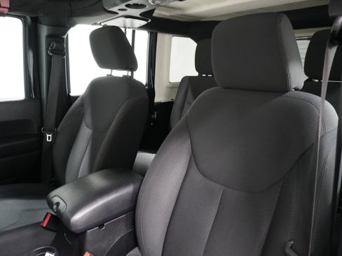 Used 2015 Jeep Wrangler Unlimited Sport w/ Connectivity Group image 6