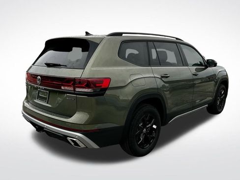 Used 2025 Volkswagen Atlas Peak Edition SE image 6