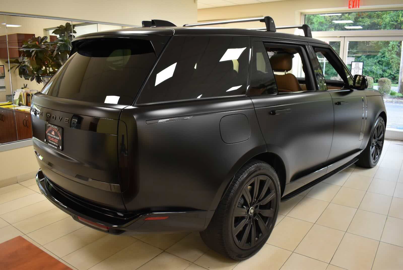 Used 2023 Land Rover Range Rover Long Wheelbase SE AWD/4WD image 4