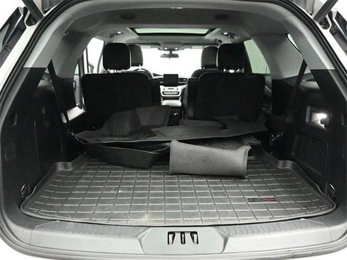 Certified 2021 Ford Explorer XLT w/ Equipment Group 202A image 25