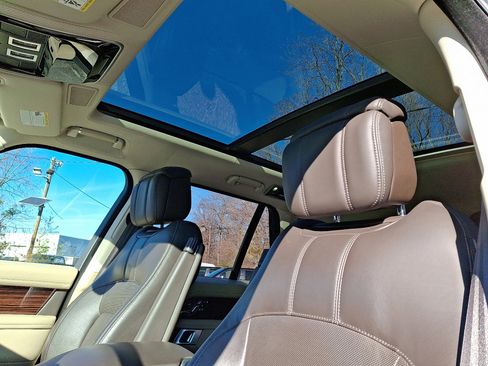 Used 2019 Land Rover Range Rover Autobiography image 24