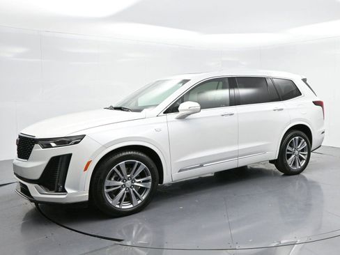 Used 2025 Cadillac XT6 Premium Luxury image 3