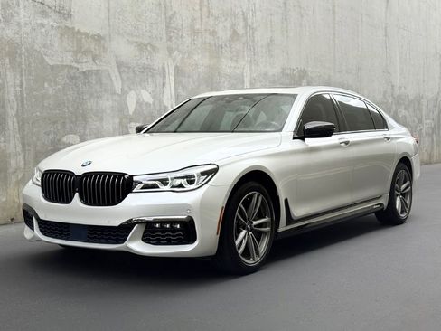 Used 2017 BMW 750i xDrive image 1