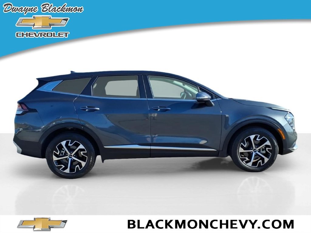 Used 2024 Kia Sportage EX FWD image 2